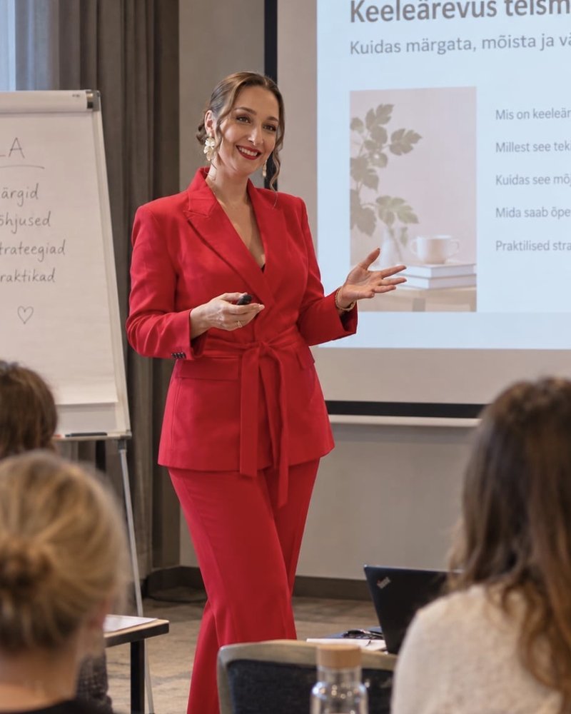 Ирина Куми проводит семинар для преподавателей